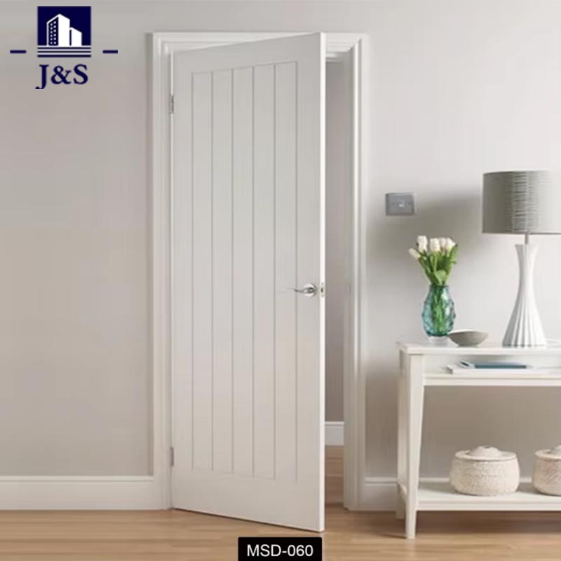 Модерни бели интериорни врати